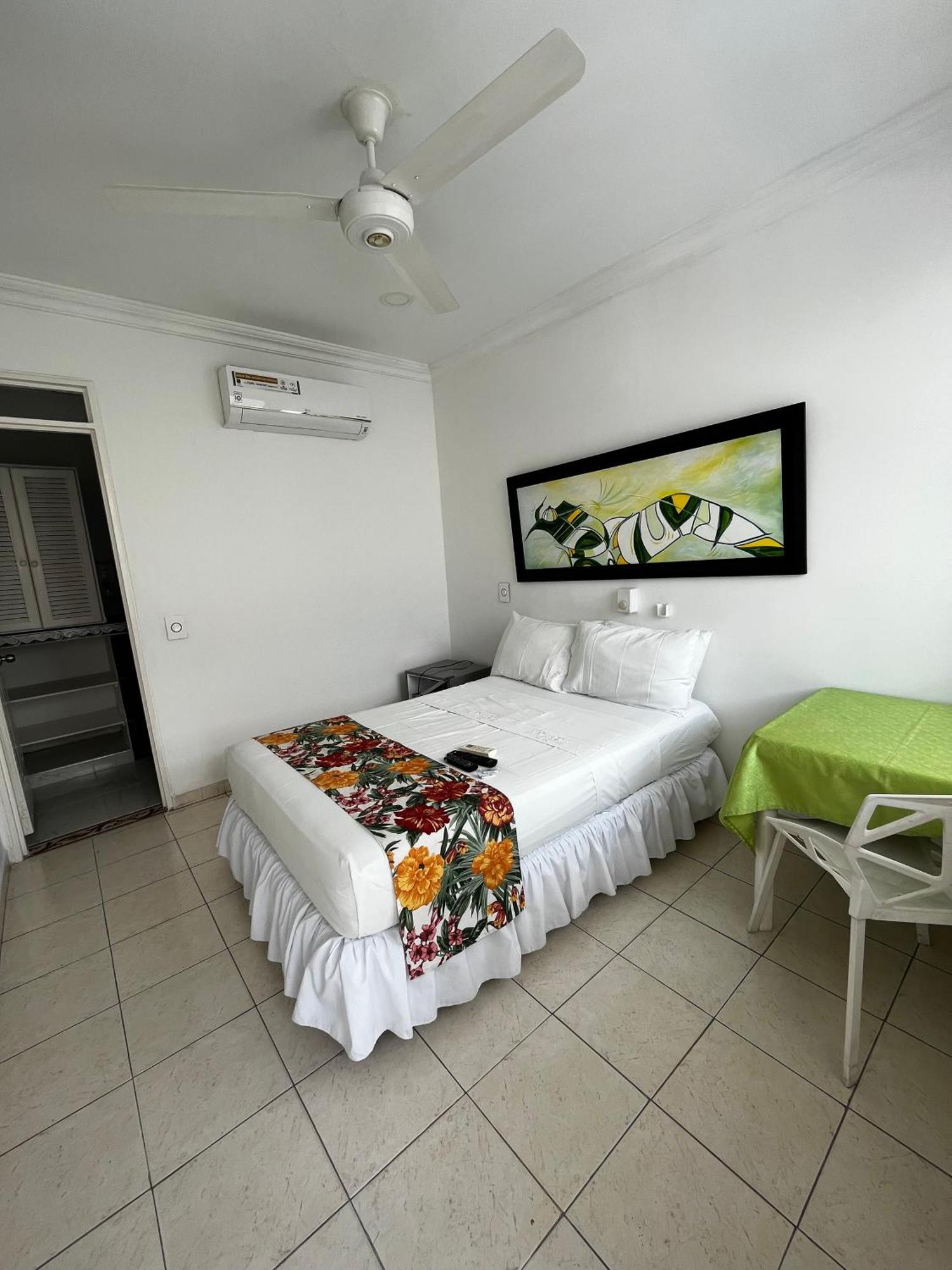 Hotel Zamba Girardot Bagian luar foto